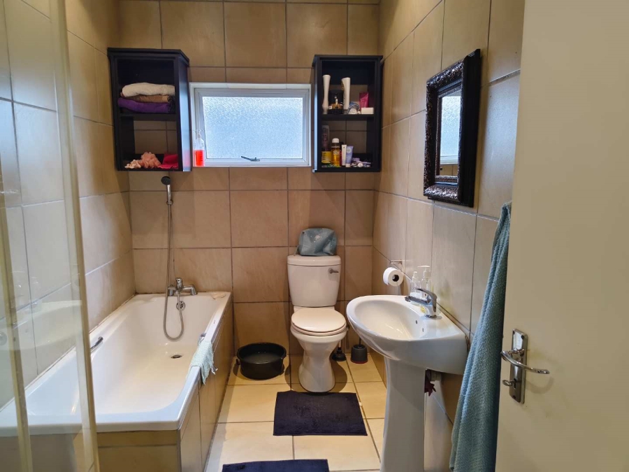 To Let 2 Bedroom Property for Rent in Paarl Western Cape
